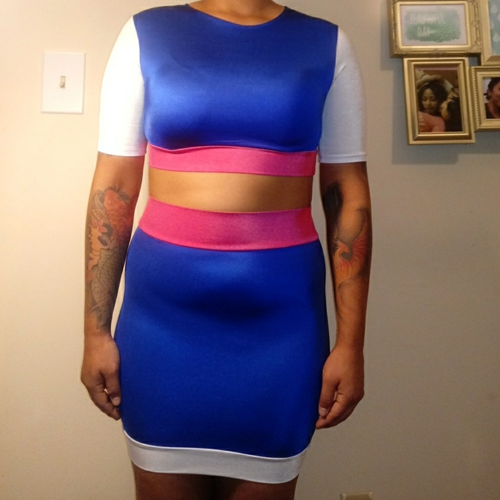 Alluring Sexy Cropped Top and Skirt Set - Picture 8 of 8